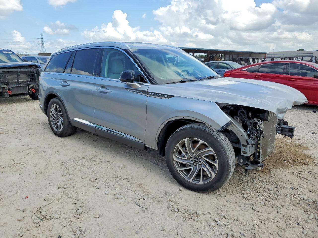2023 Lincoln Aviator - Image 4