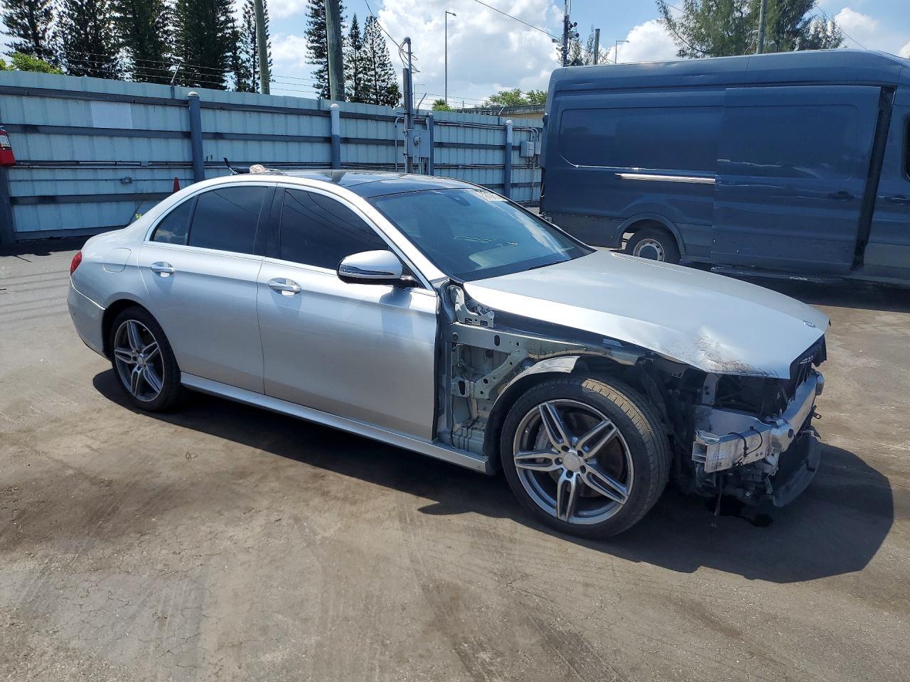 2017 Mercedes-Benz E 300 - Фото 4