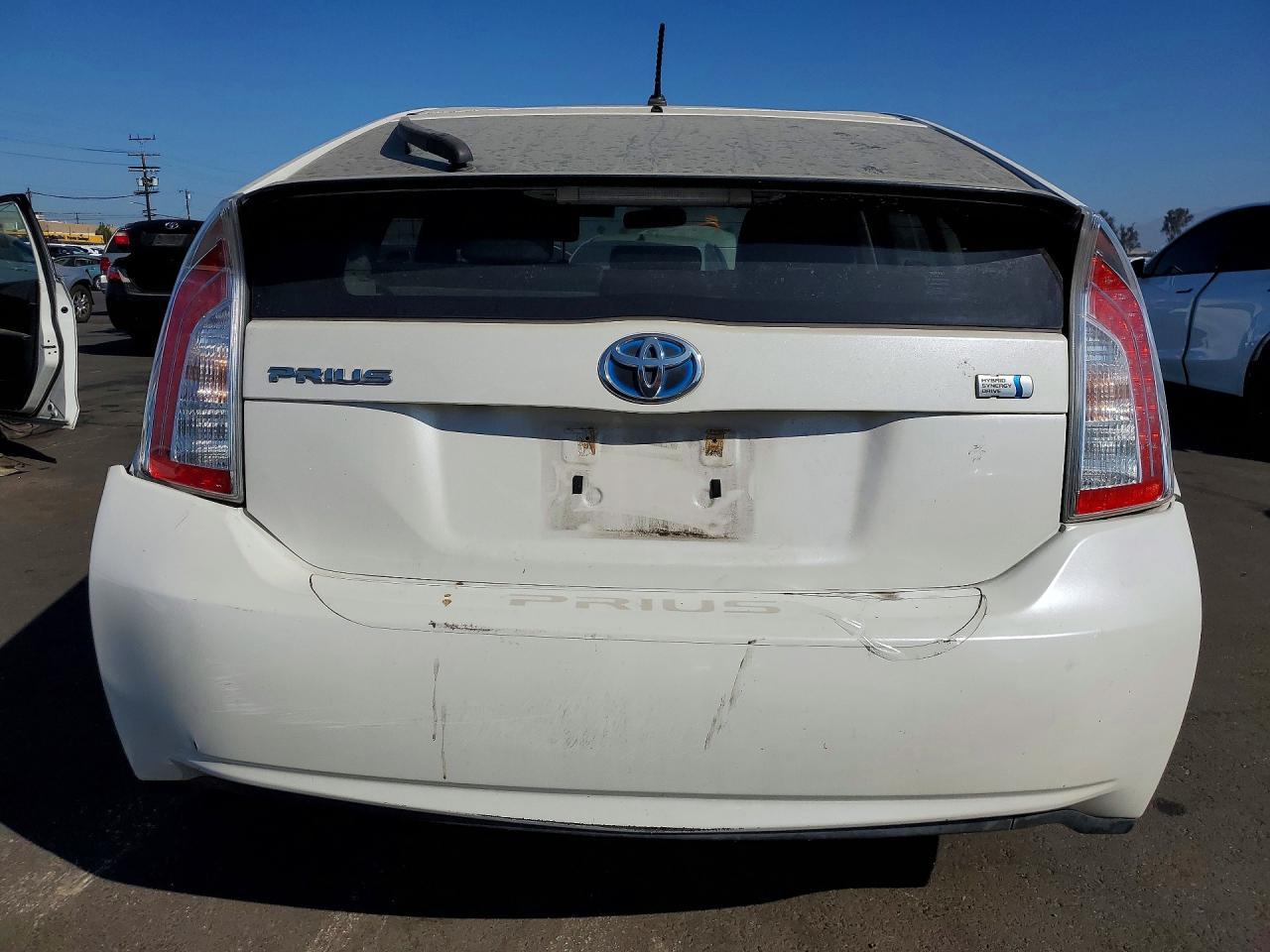 2013 Toyota Prius Two - Фото 6