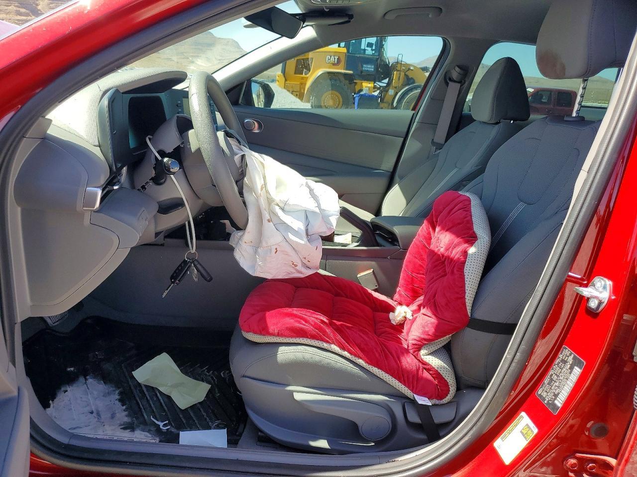2025 Hyundai Elantra Se - Image 7