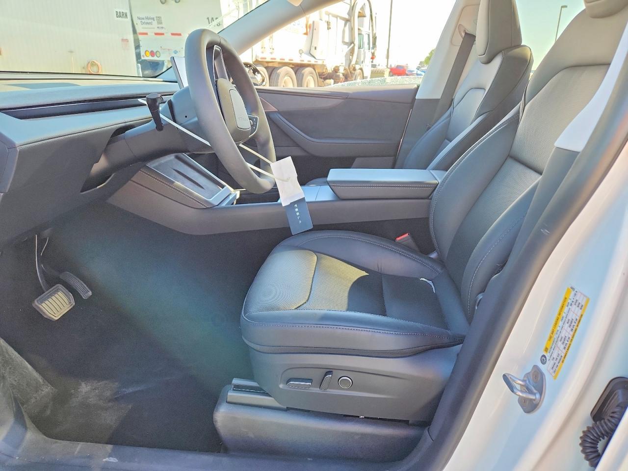 2026 Tesla Model Y - Image 7