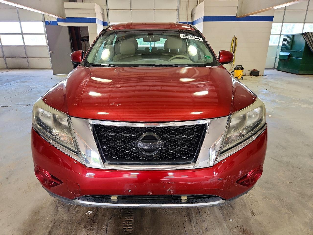 2014 Nissan Pathfinder S - Image 5