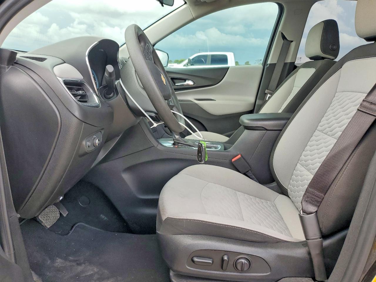 2020 Chevrolet Equinox Ls - Image 7