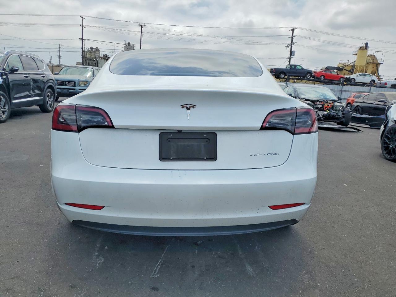 2023 Tesla Model 3 - Фото 6