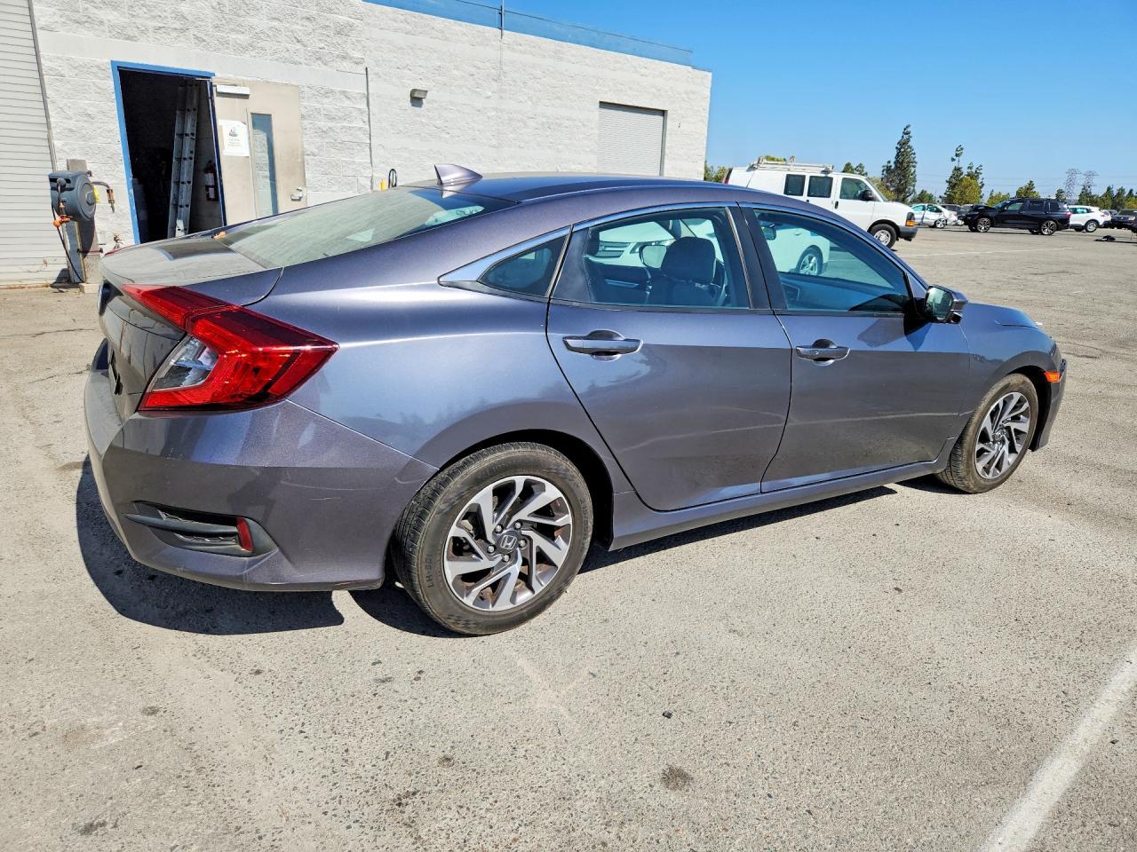 2018 Honda Civic Ex - Фото 3