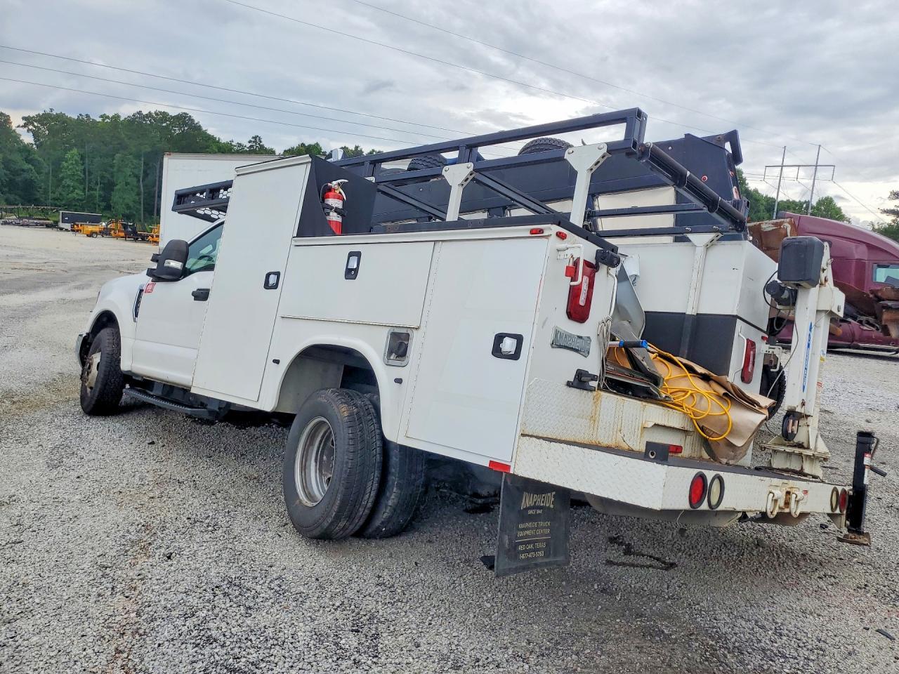 2019 Ford F350 Super Duty Utility / Service Truck - Фото 2