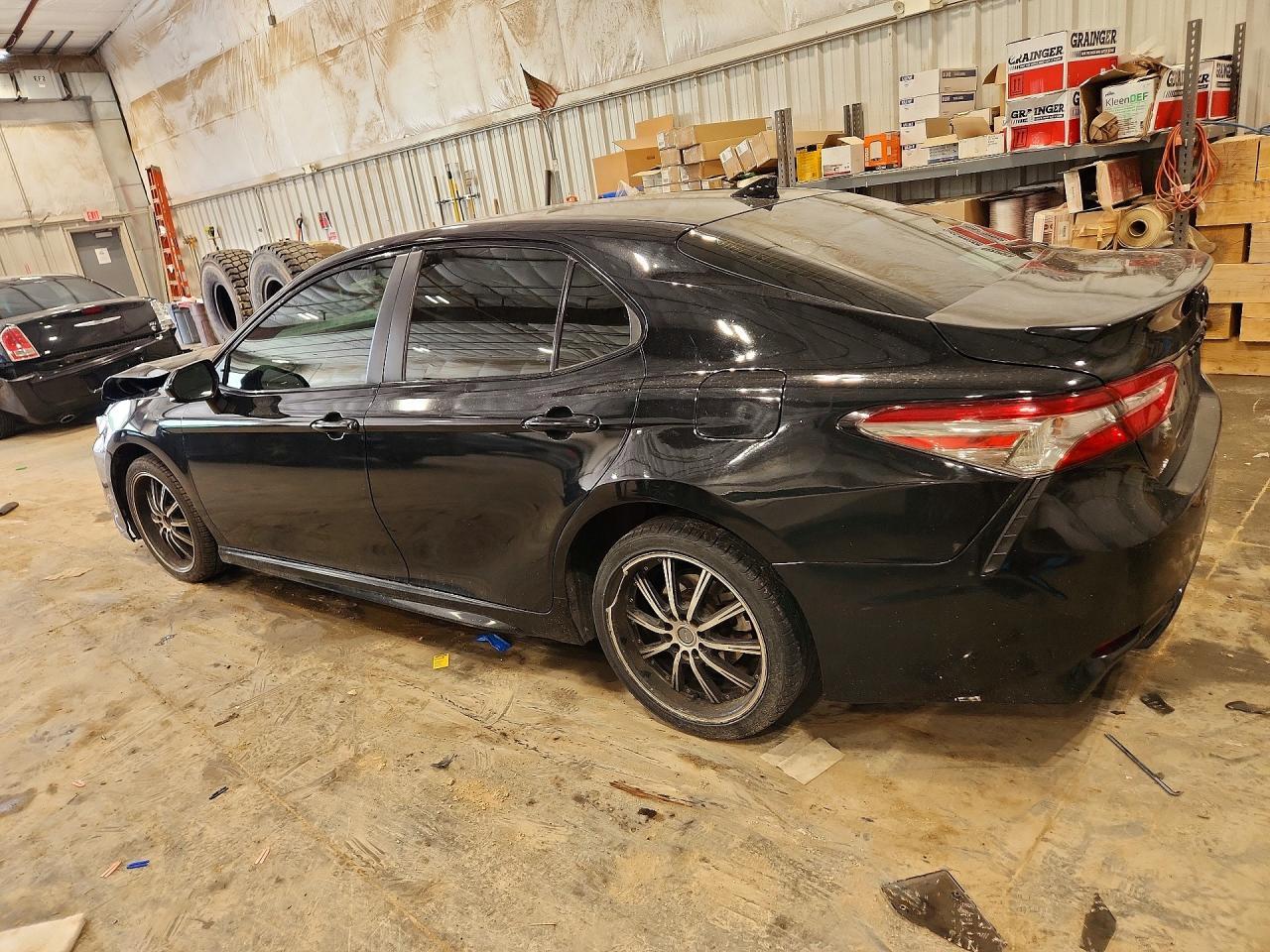 2020 Toyota Camry Se Nightshade - Фото 2