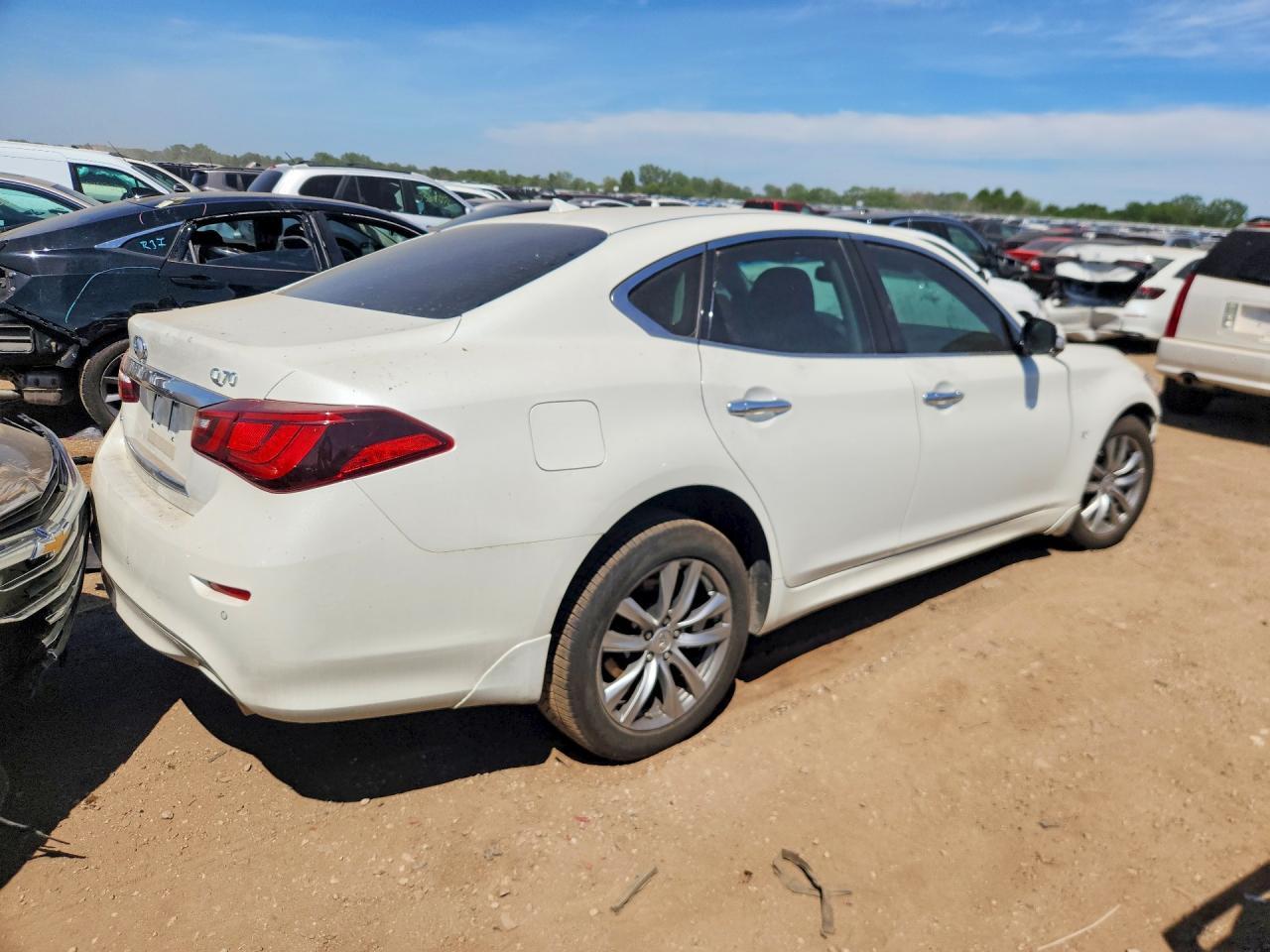 2019 Infiniti Q70 3.7 Luxe - Фото 3