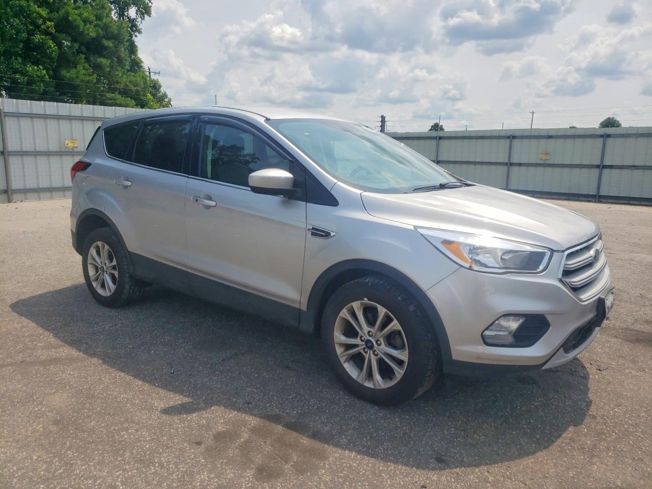 2019 Ford Escape Se - Фото 4