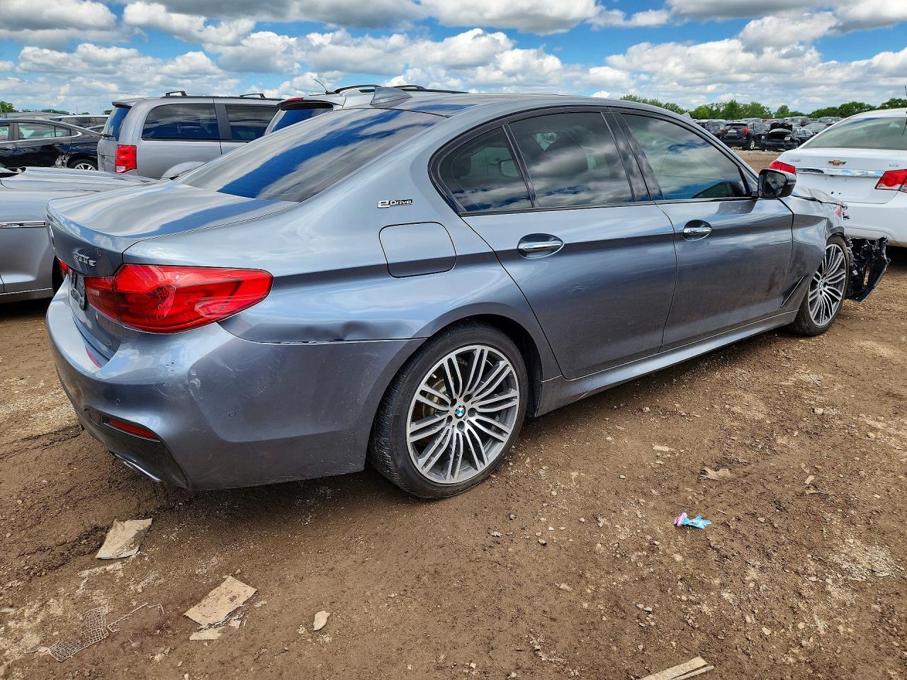 2018 BMW 530E - Фото 3