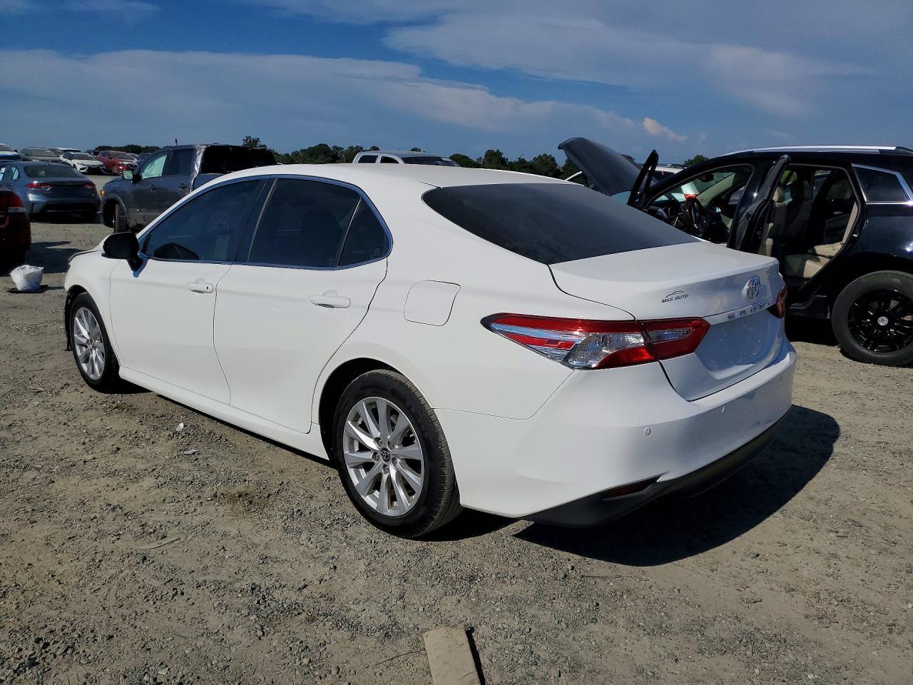 2018 Toyota Camry Le - Image 2