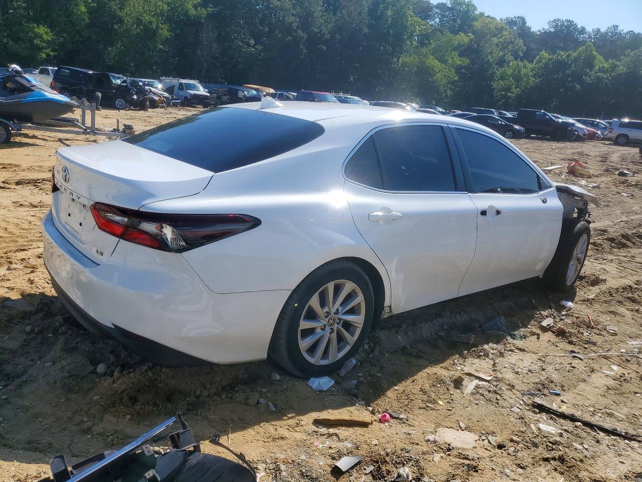 2022 Toyota Camry Le - Image 3