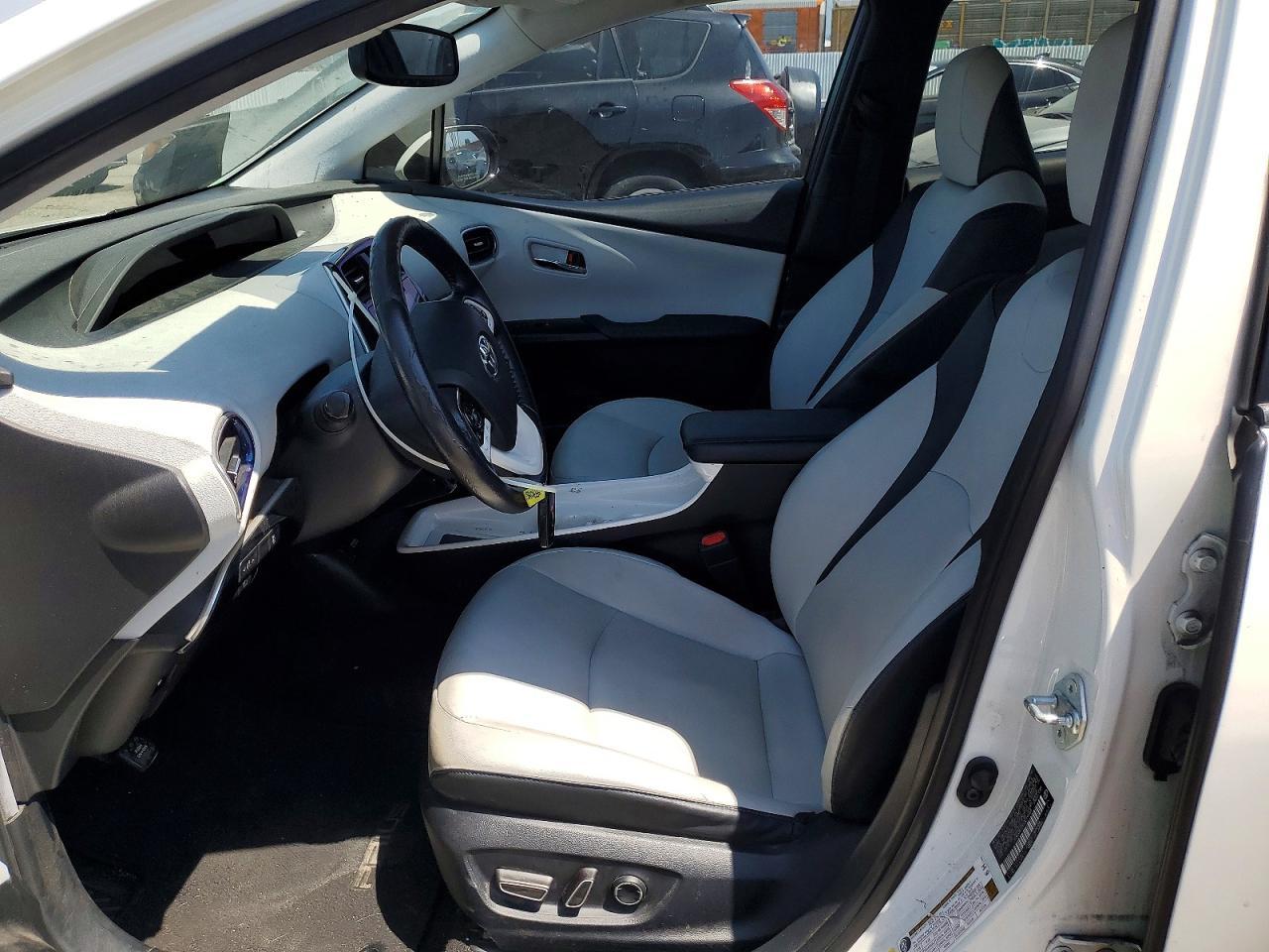 2016 Toyota Prius Four Touring - Фото 7