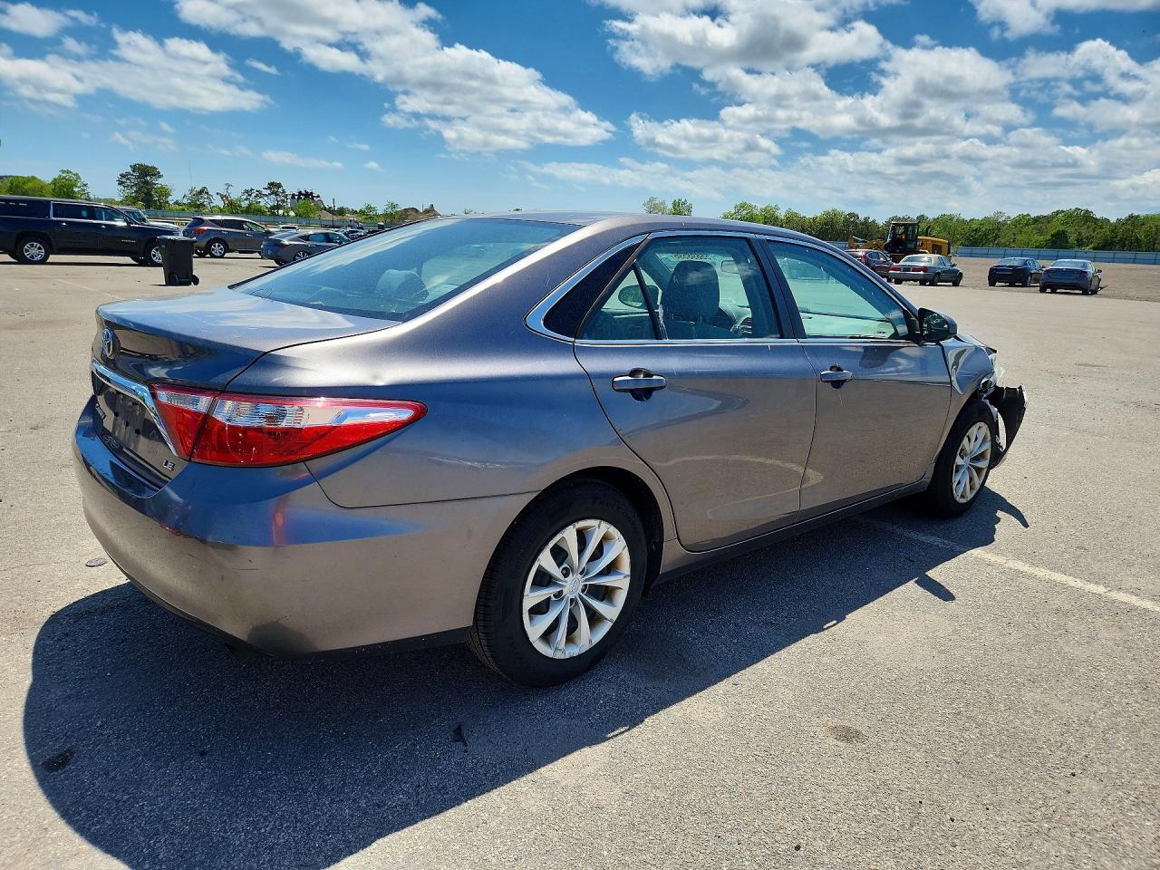 2017 Toyota Camry Le - Фото 3