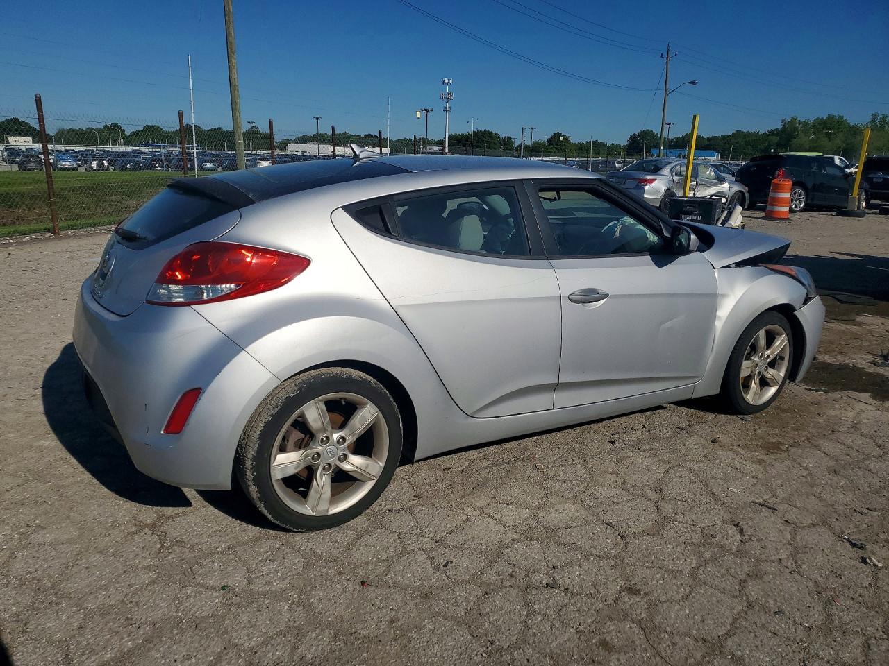 2012 Hyundai Veloster Base - Image 3