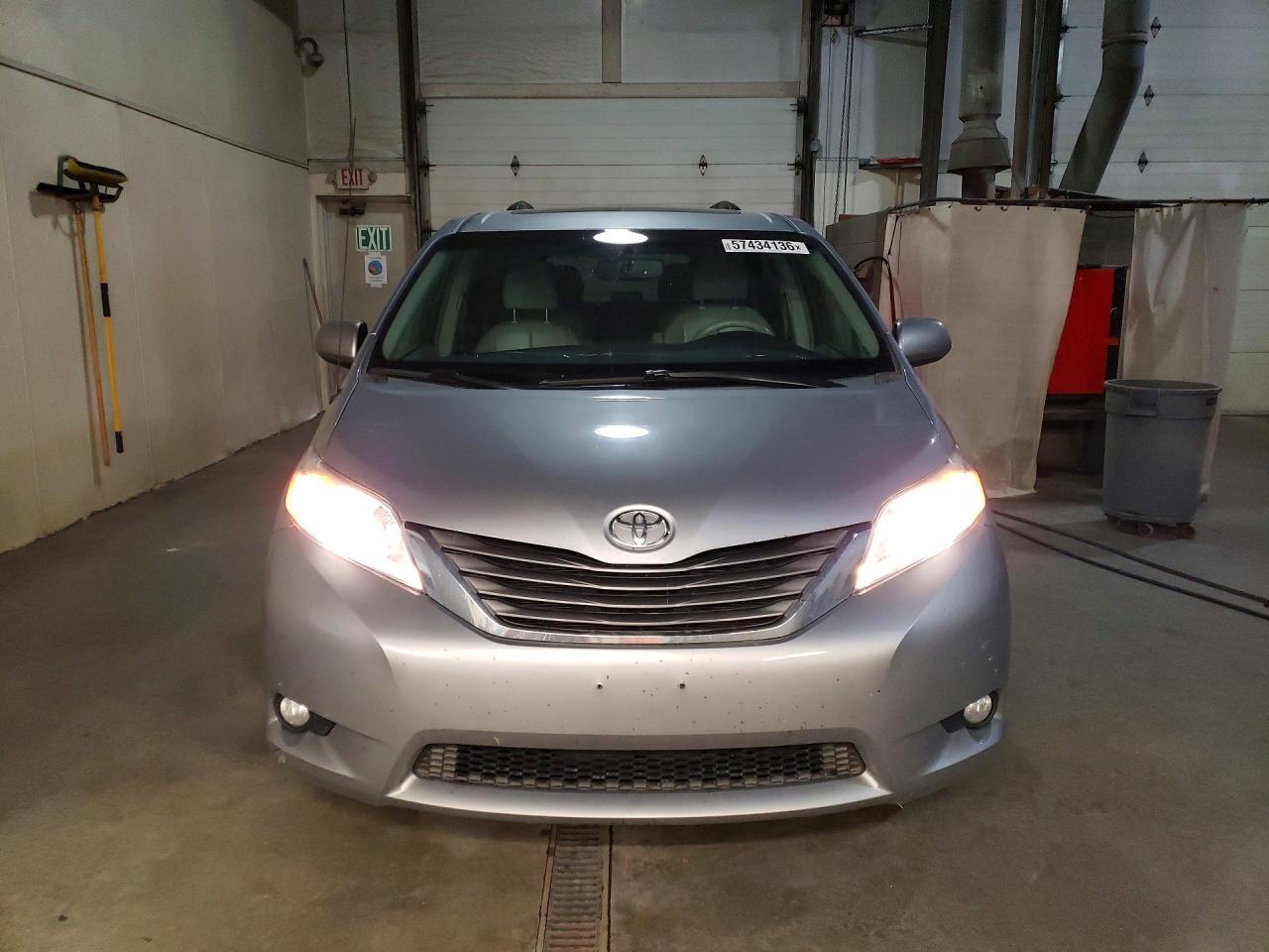 2014 Toyota Sienna Xle 7-Passenger - Фото 5