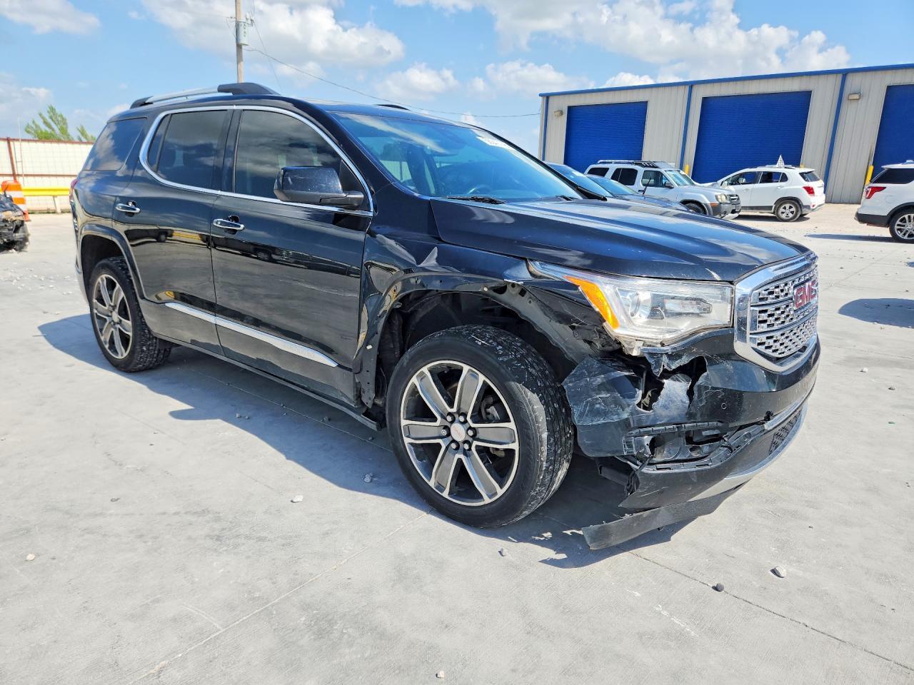 2017 GMC Acadia Denali - Image 4