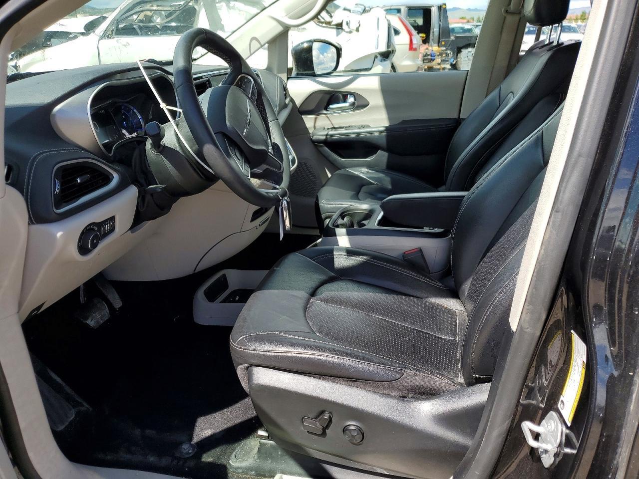 2022 Chrysler Pacifica Hybrid Touring L - Image 7
