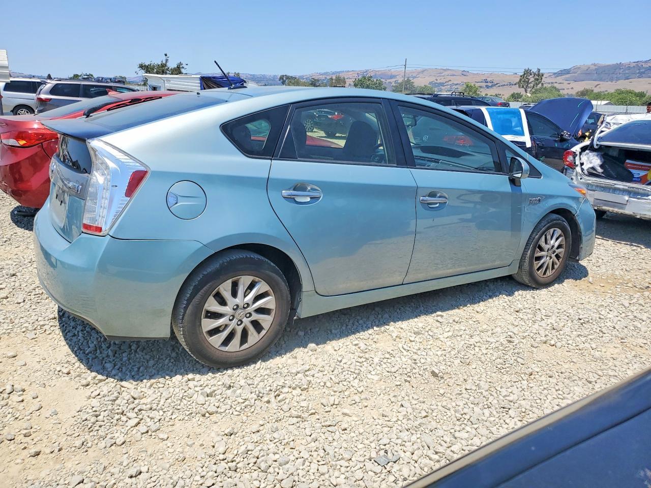 2013 Toyota Prius Plug-In Hybrid Base - Фото 3