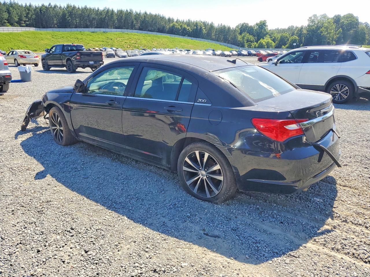2014 Chrysler 200 - Image 2