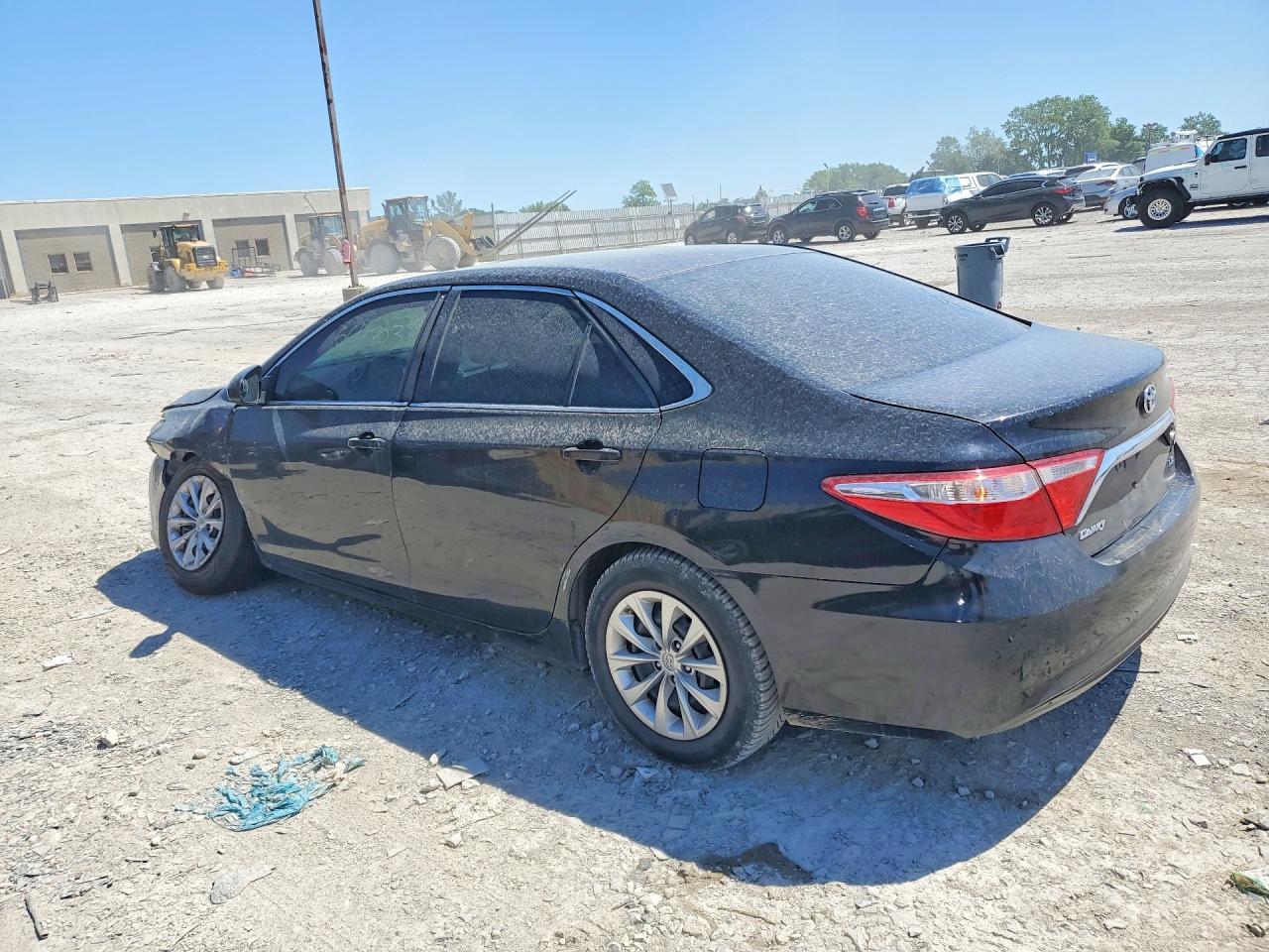 2016 Toyota Camry Le - Фото 2