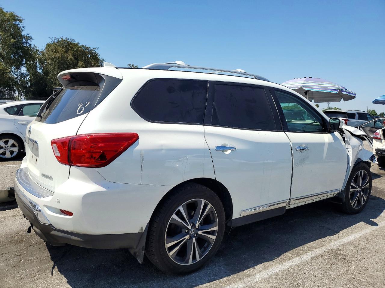2019 Nissan Pathfinder Platinum - Фото 3