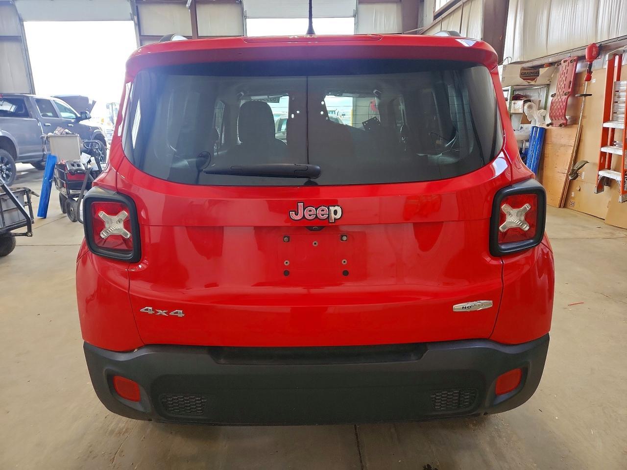 2017 Jeep Renegade Latitude - Image 6
