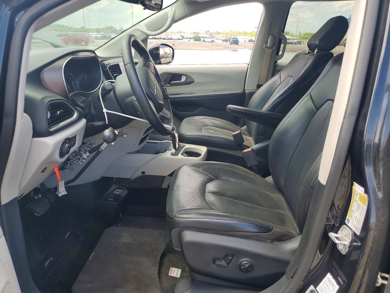 2018 Chrysler Pacifica Touring L - Image 7