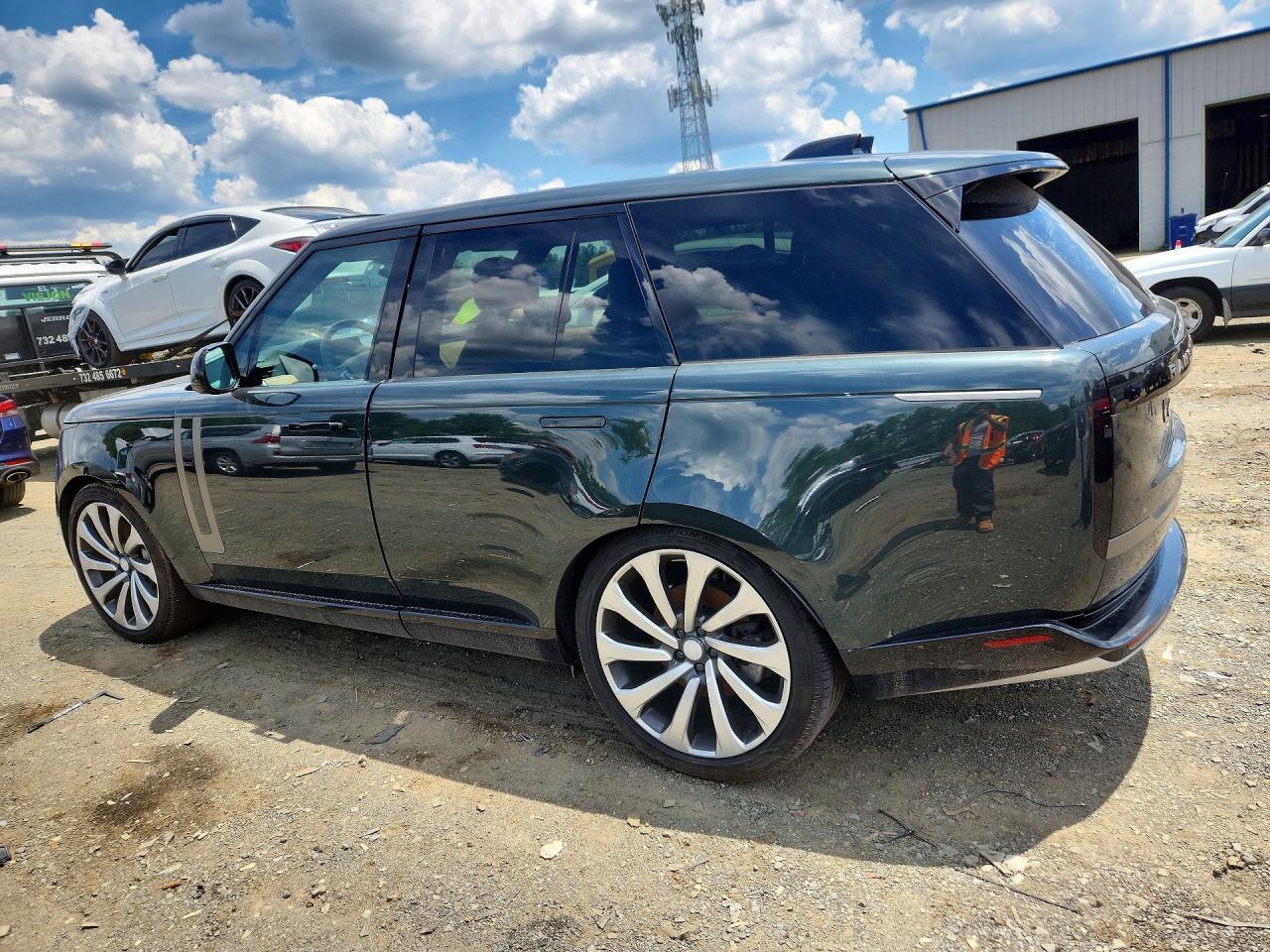 2025 Land Rover Range Rover Se - Image 2