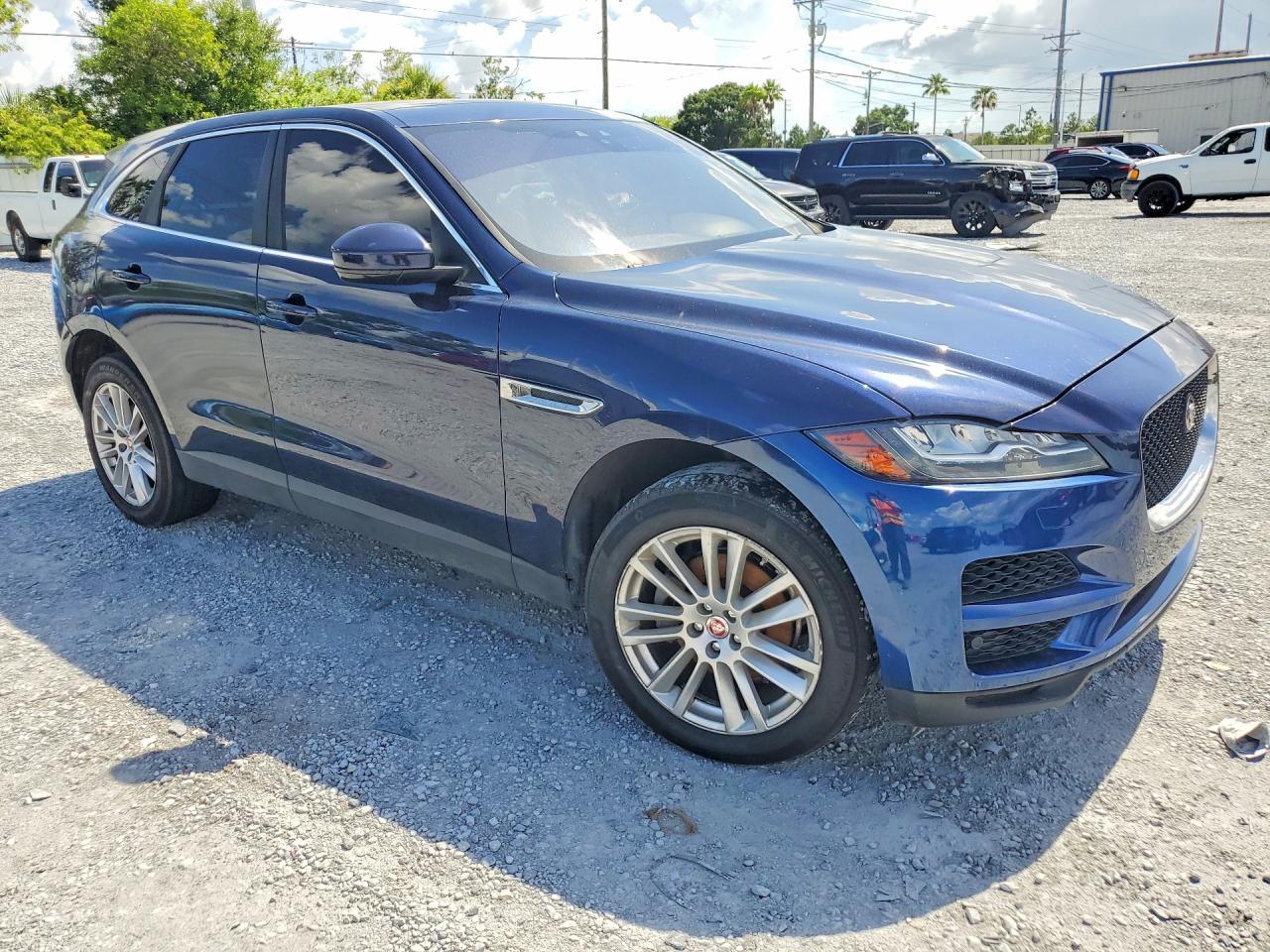 2018 Jaguar F-Pace Prestige - Image 4