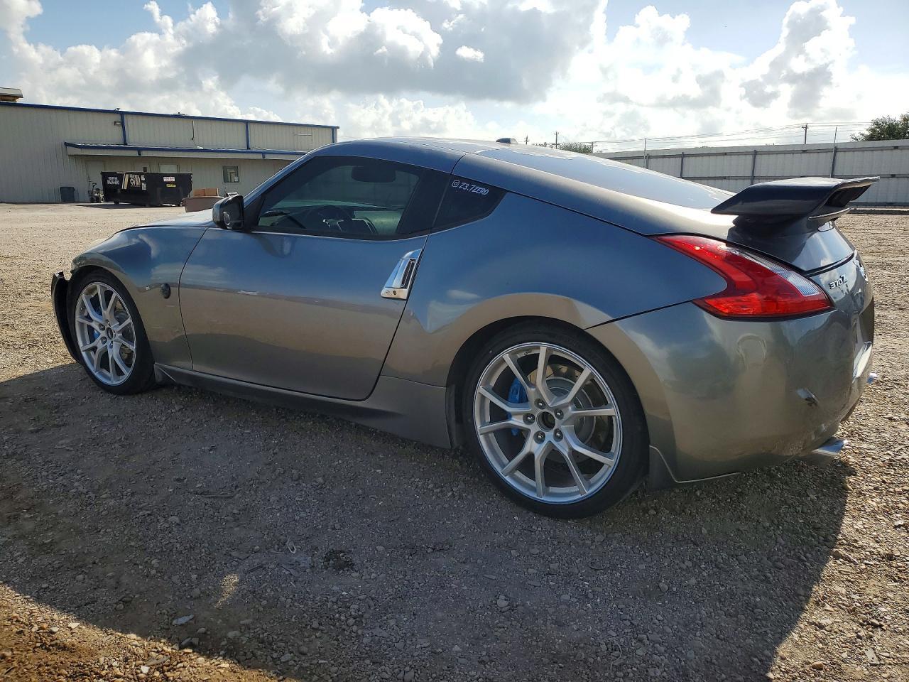 2011 Nissan 370Z Base - Фото 2