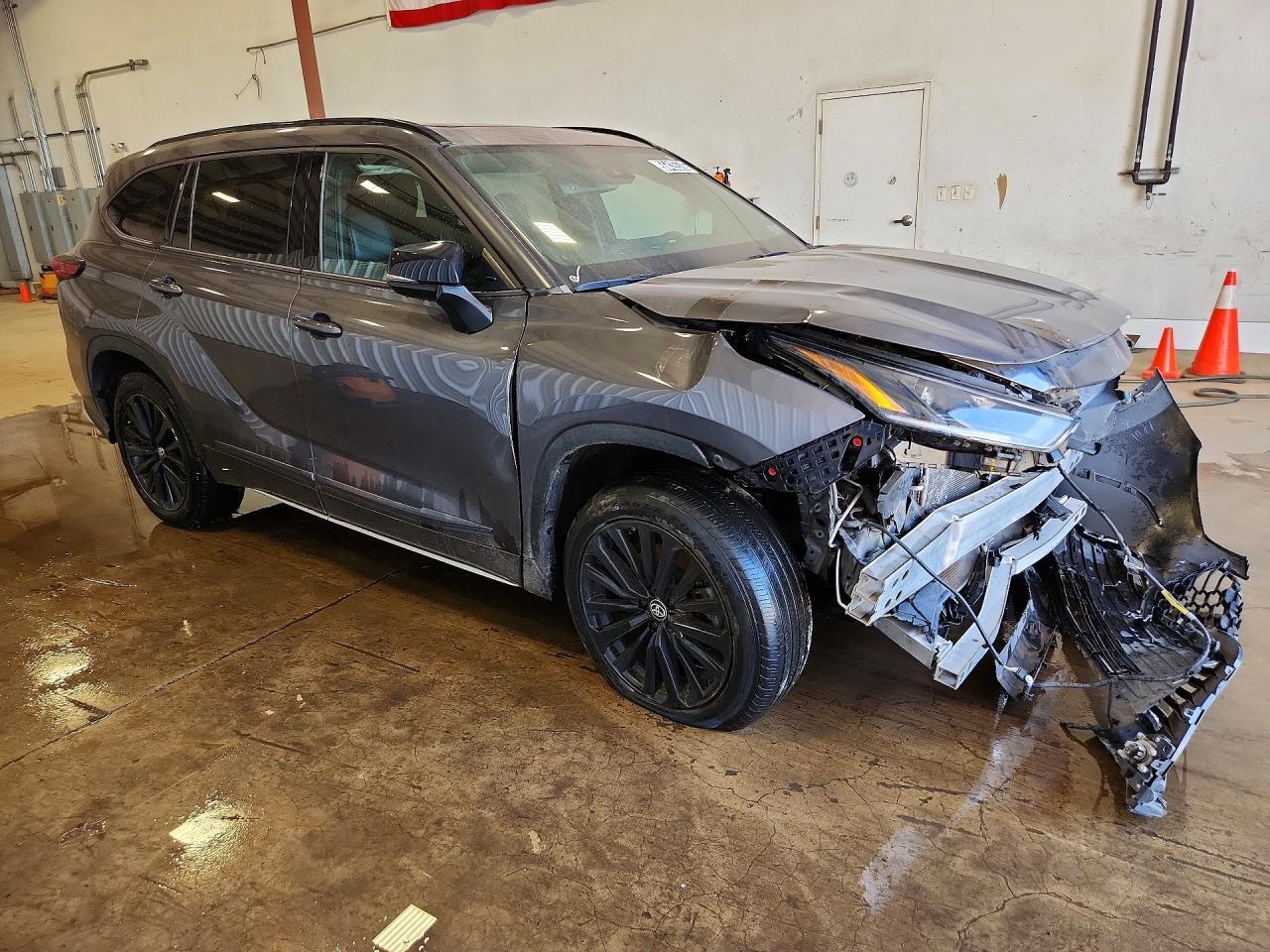 2023 Toyota Highlander Xse - Image 4