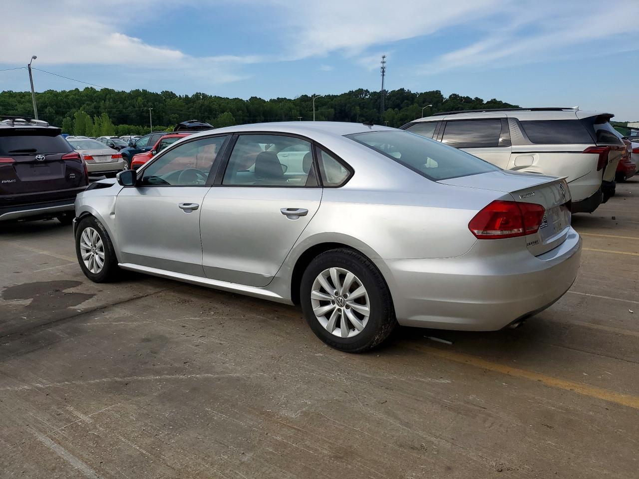 2013 Volkswagen Passat S - Фото 2