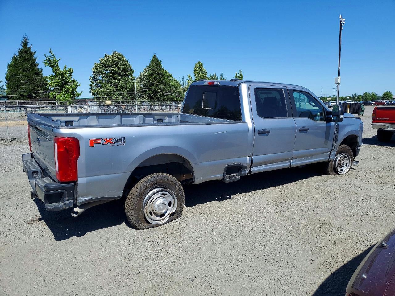 2023 Ford F250 Sd Xl 4Wd 6.8L V8 Crew Cab - Image 3