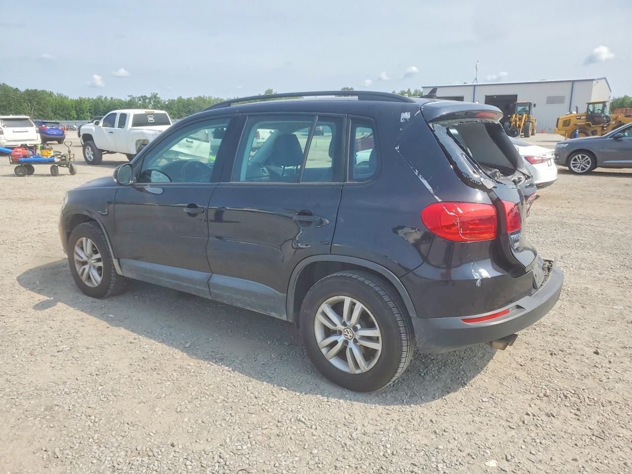 2017 Volkswagen Tiguan S - Фото 2