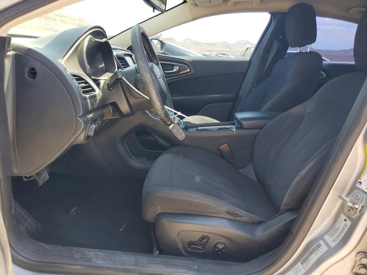 2015 Chrysler 200 Limited - Фото 7
