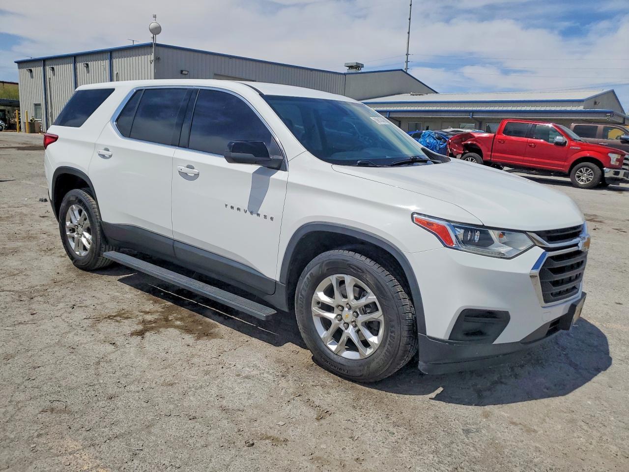 2021 Chevrolet Traverse Ls - Image 4