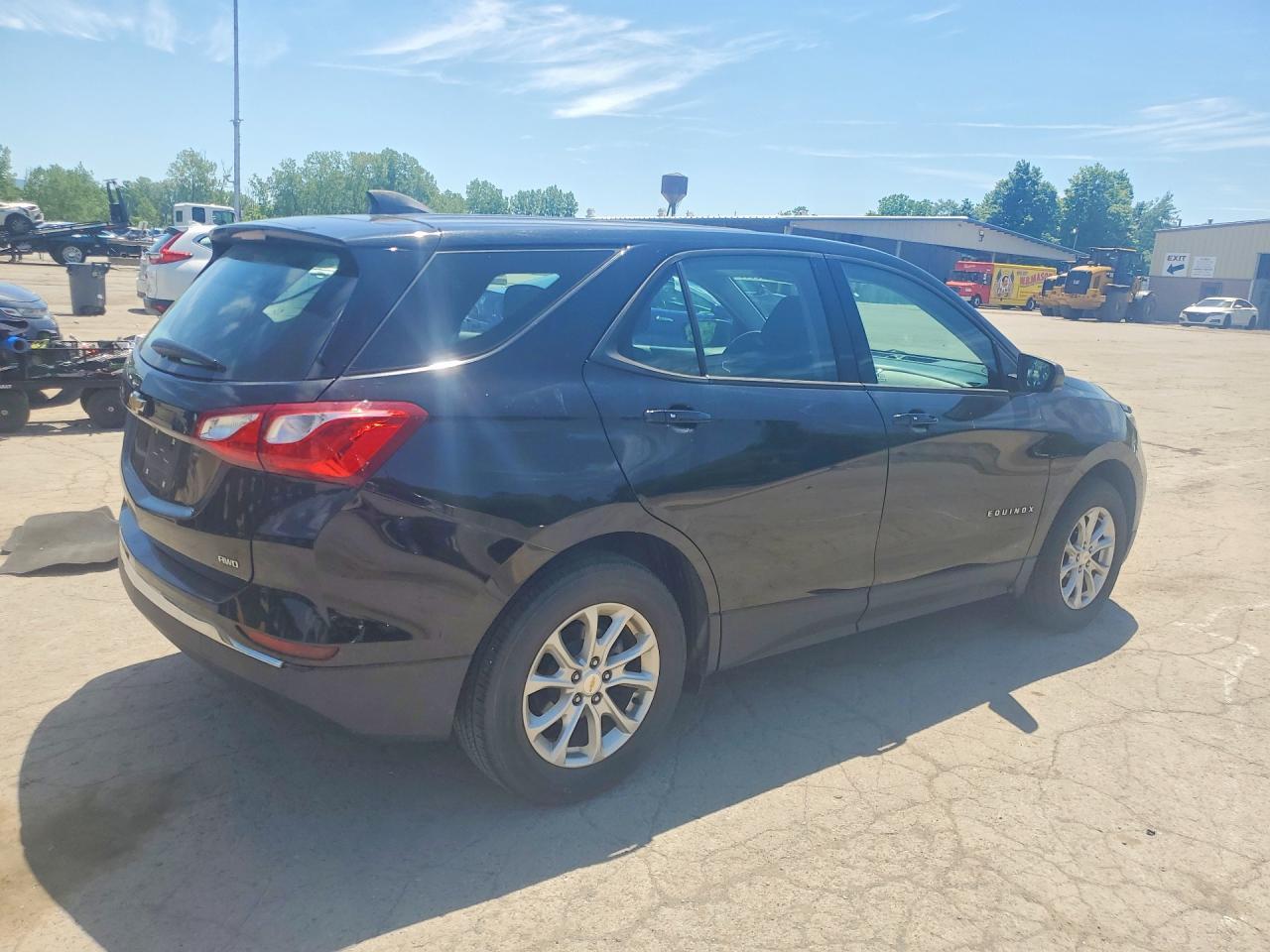 2018 Chevrolet Equinox Ls - Image 3