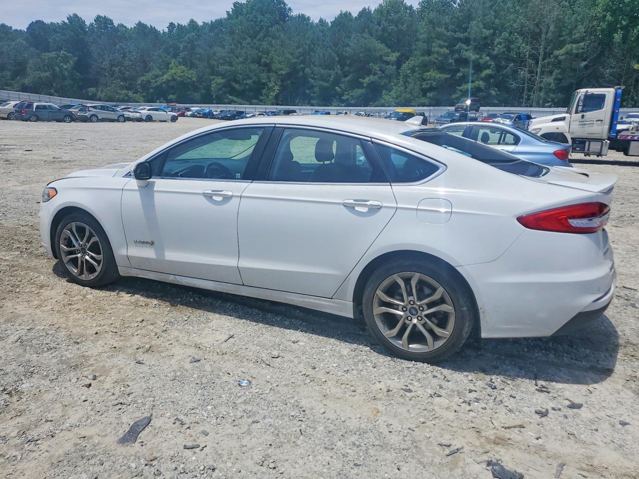 2019 Ford Fusion Titanium - Image 2