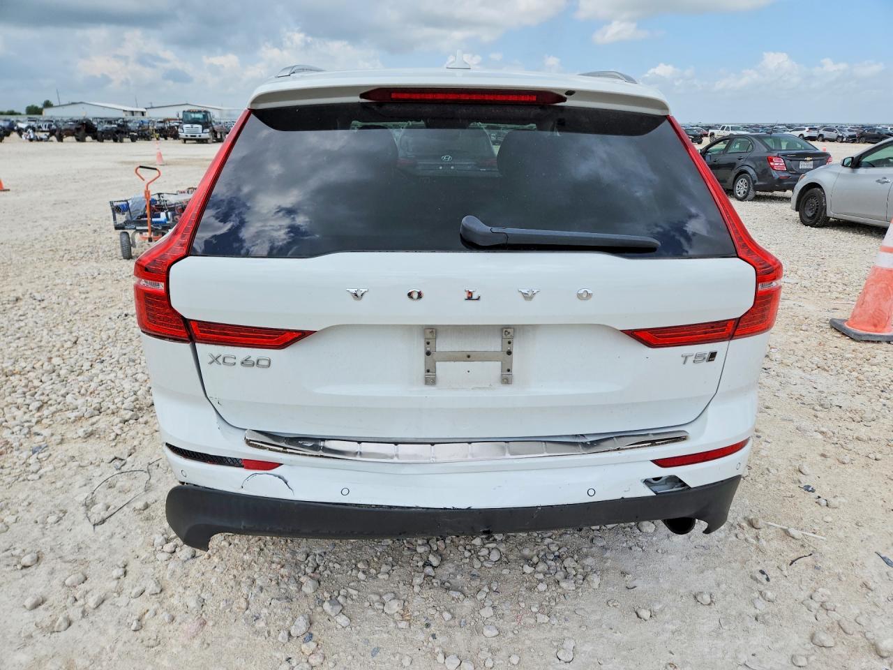 2018 Volvo Xc60 T5 Momentum - Фото 6