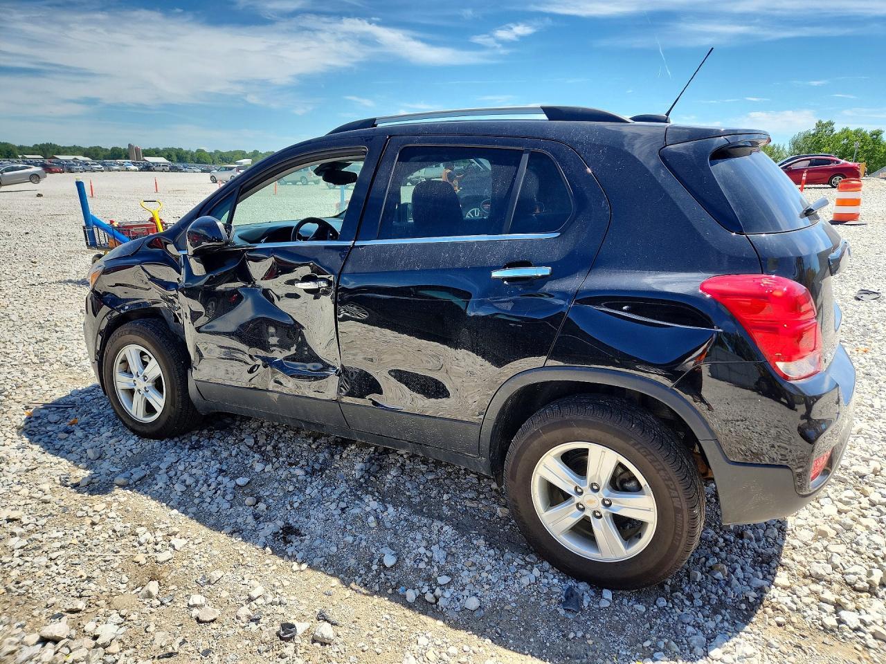 2020 Chevrolet Trax 1Lt - Image 2