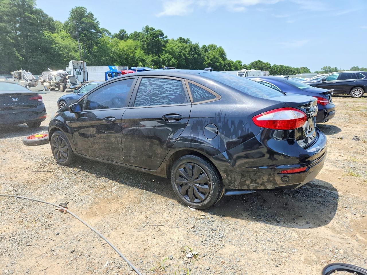 2015 Ford Fiesta S - Фото 2
