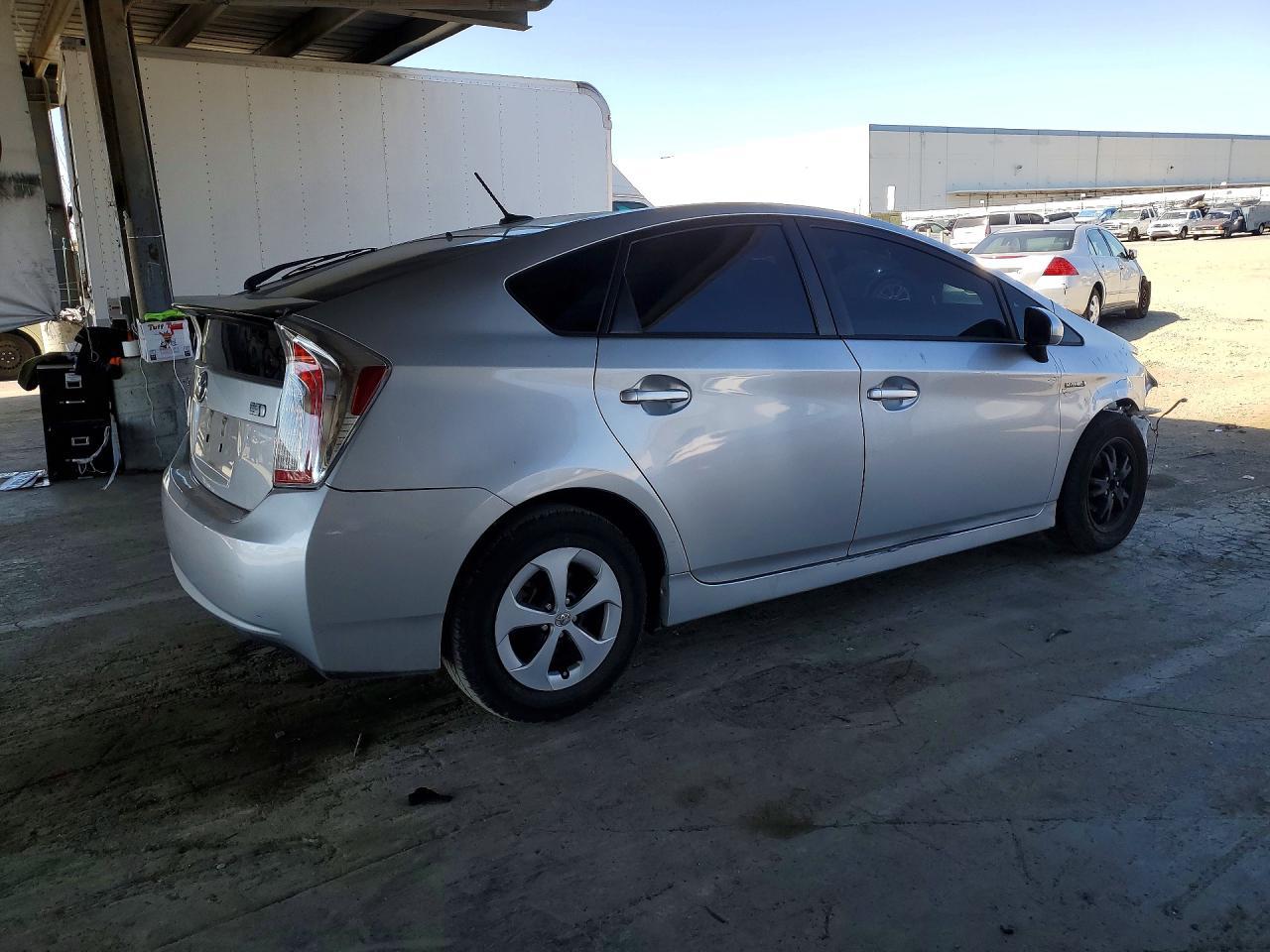 2015 Toyota Prius Three - Image 3