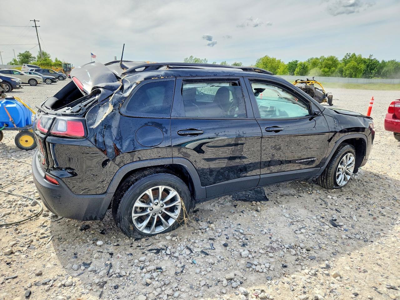 2022 Jeep Cherokee Latitude Lux - Image 3