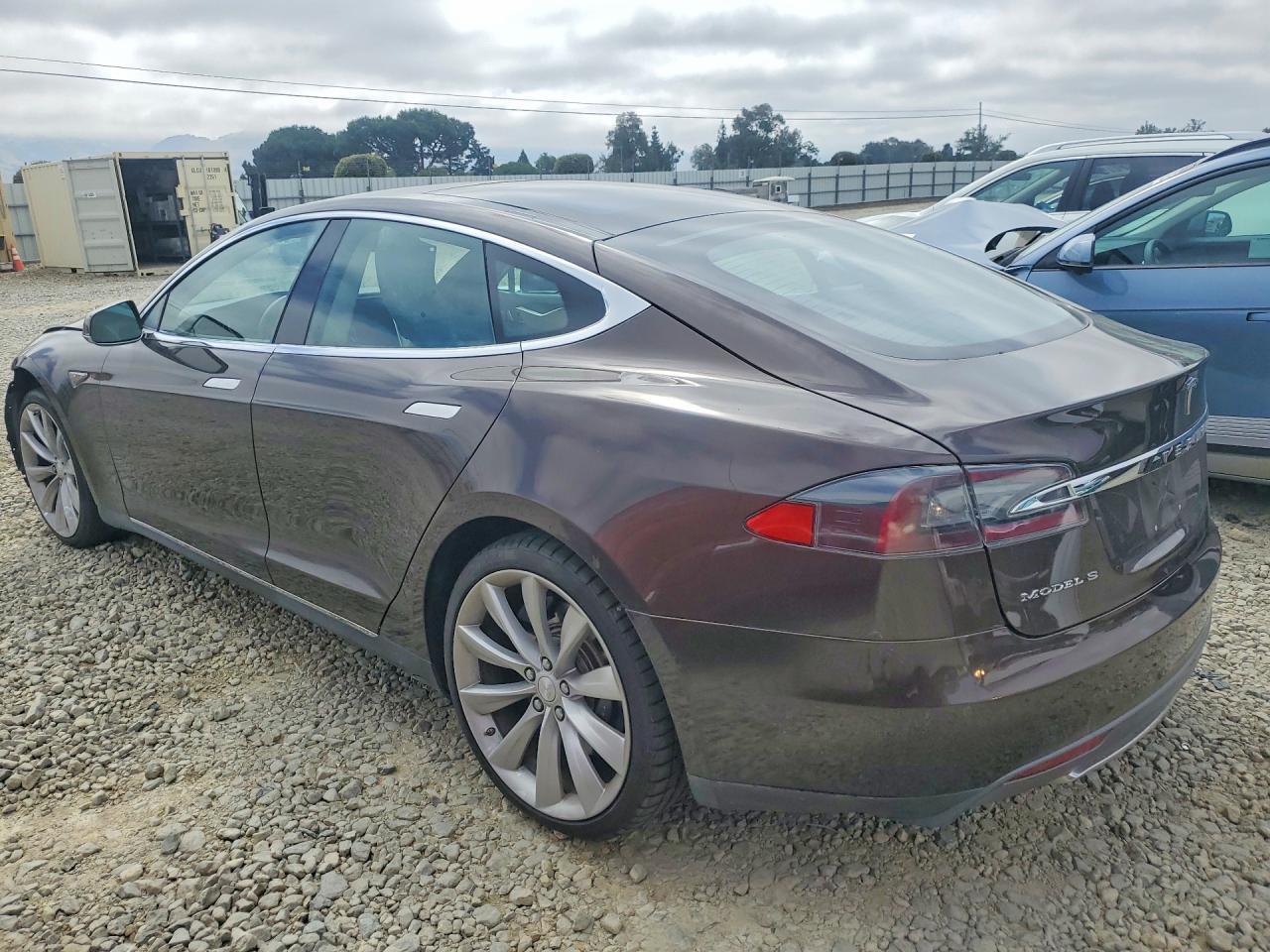2014 Tesla Model S - Image 2