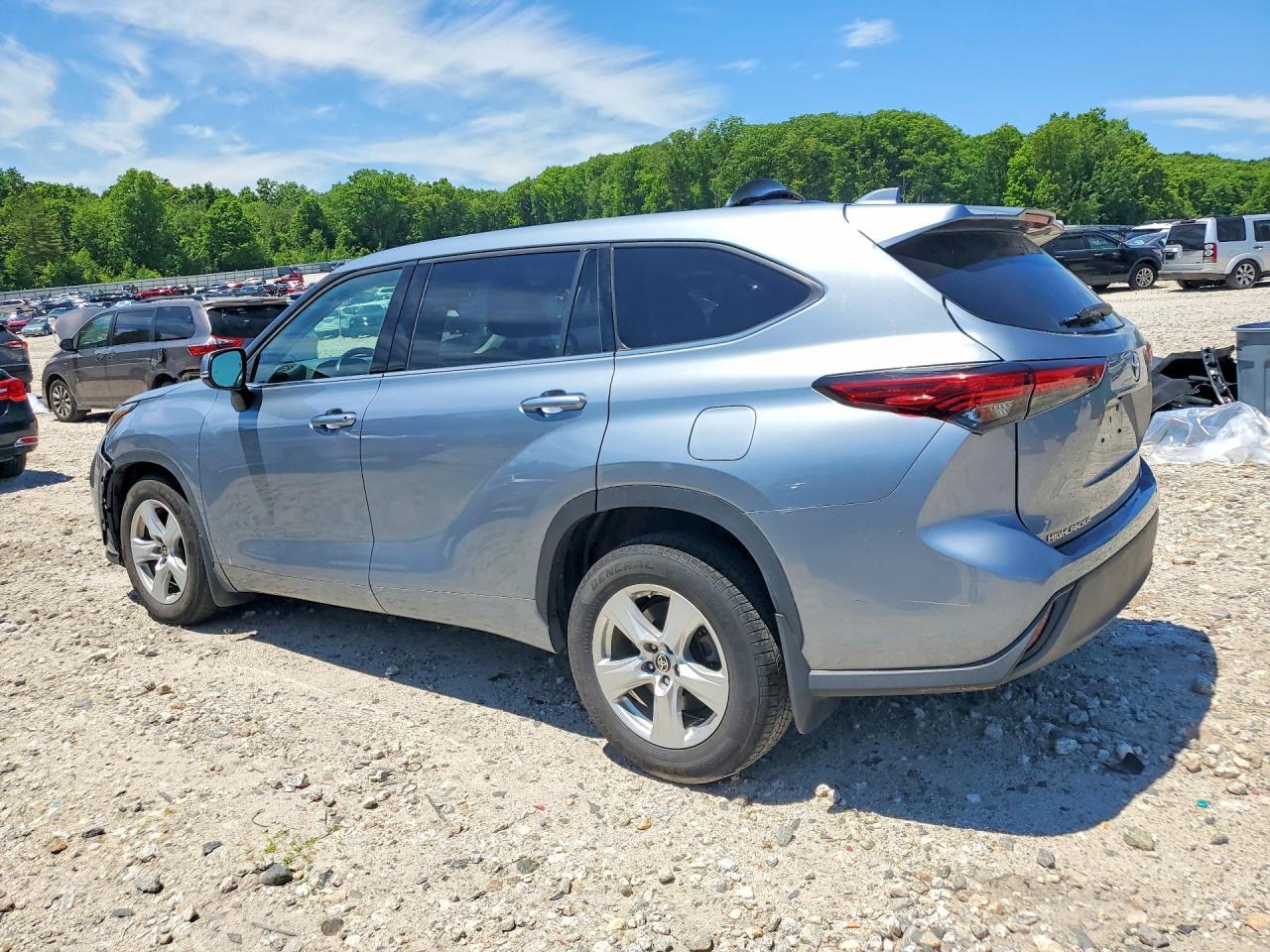2021 Toyota Highlander Le - Фото 2