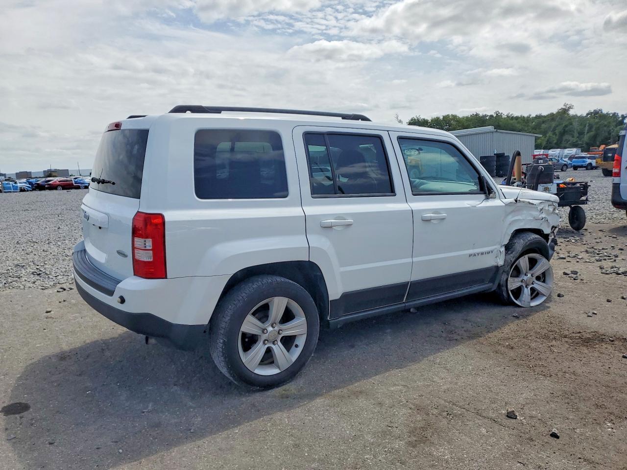 2014 Jeep Patriot Latitude - Image 3
