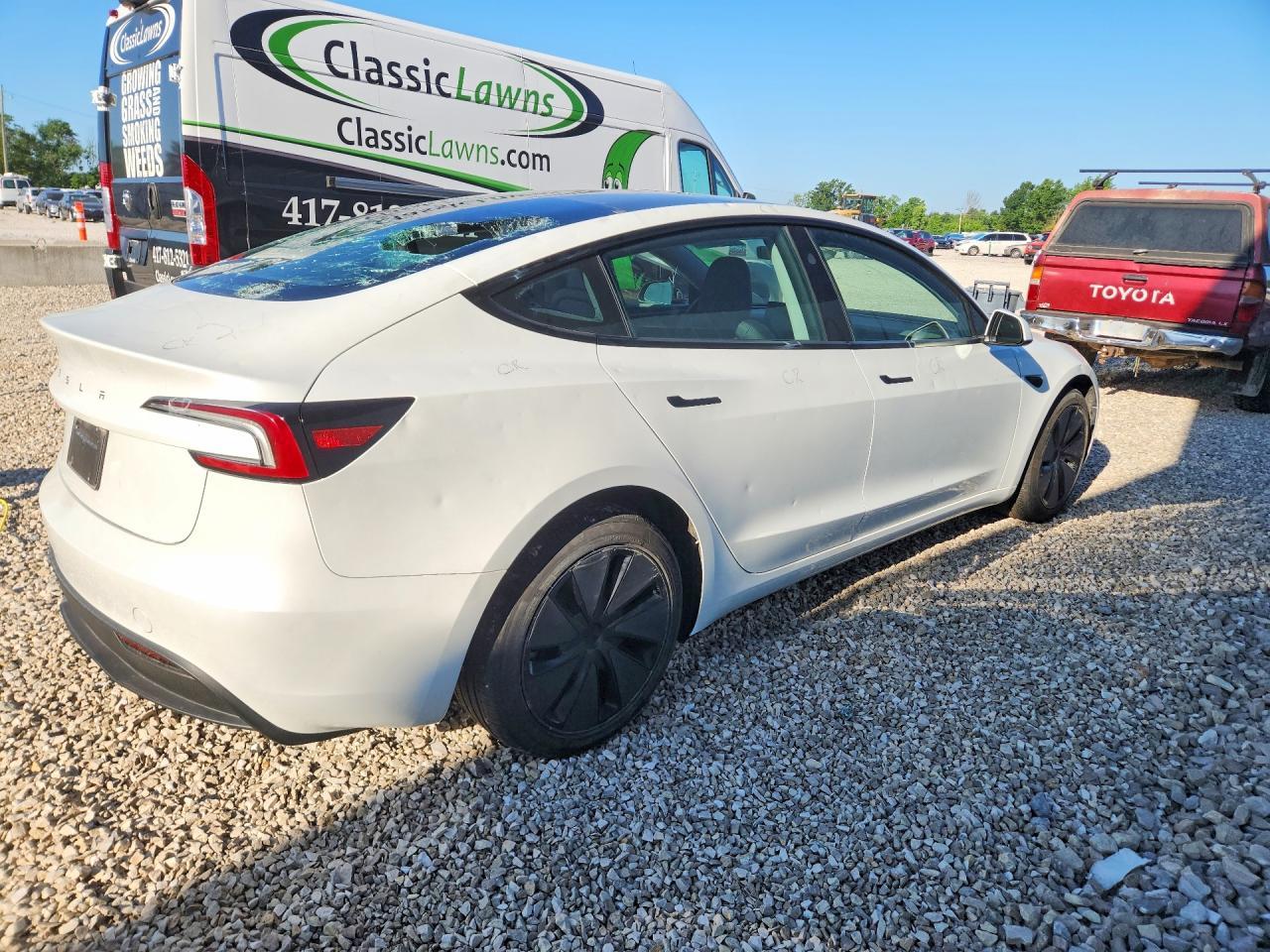 2025 Tesla Model 3 - Image 3