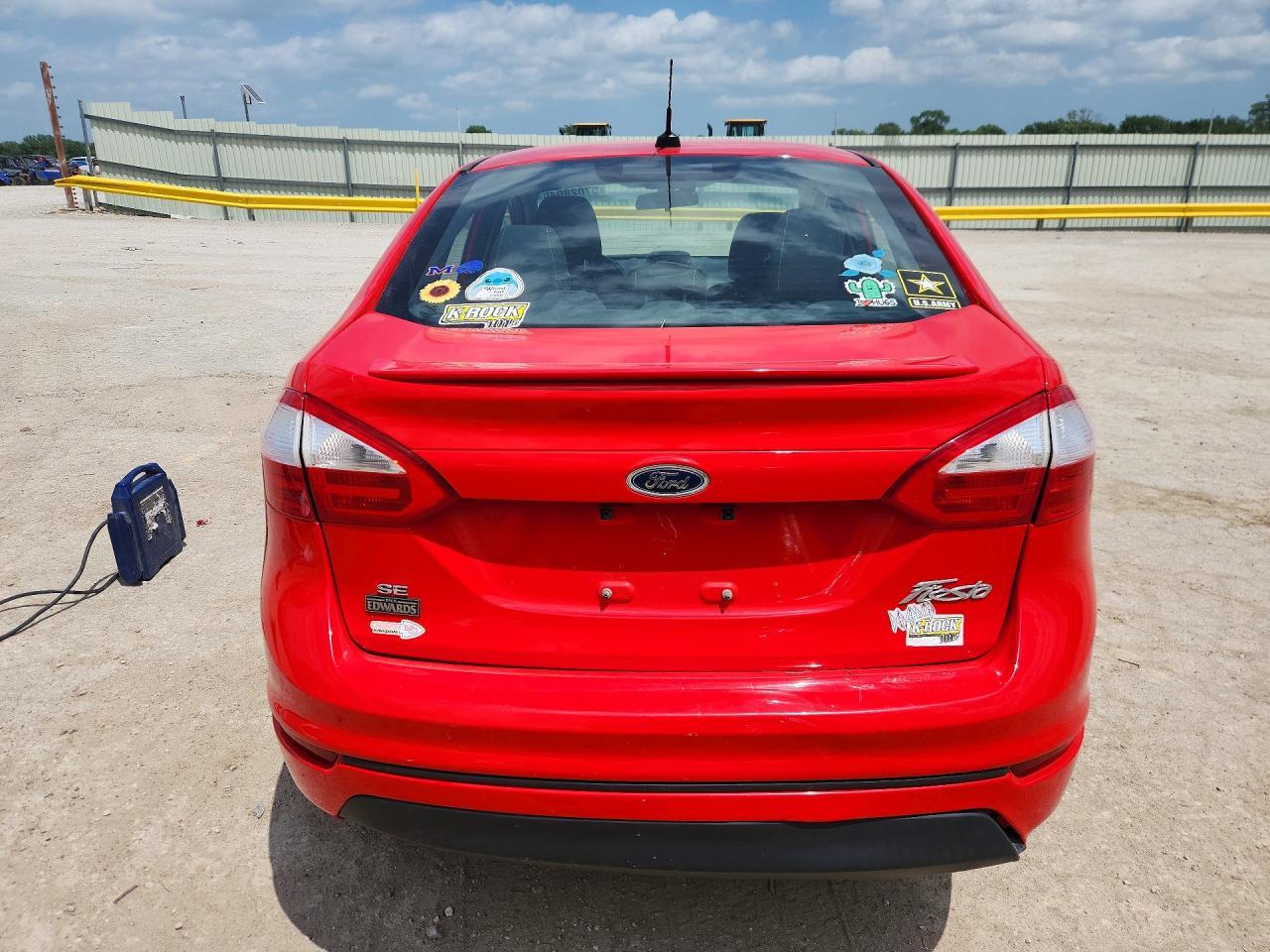 2015 Ford Fiesta Se - Фото 6