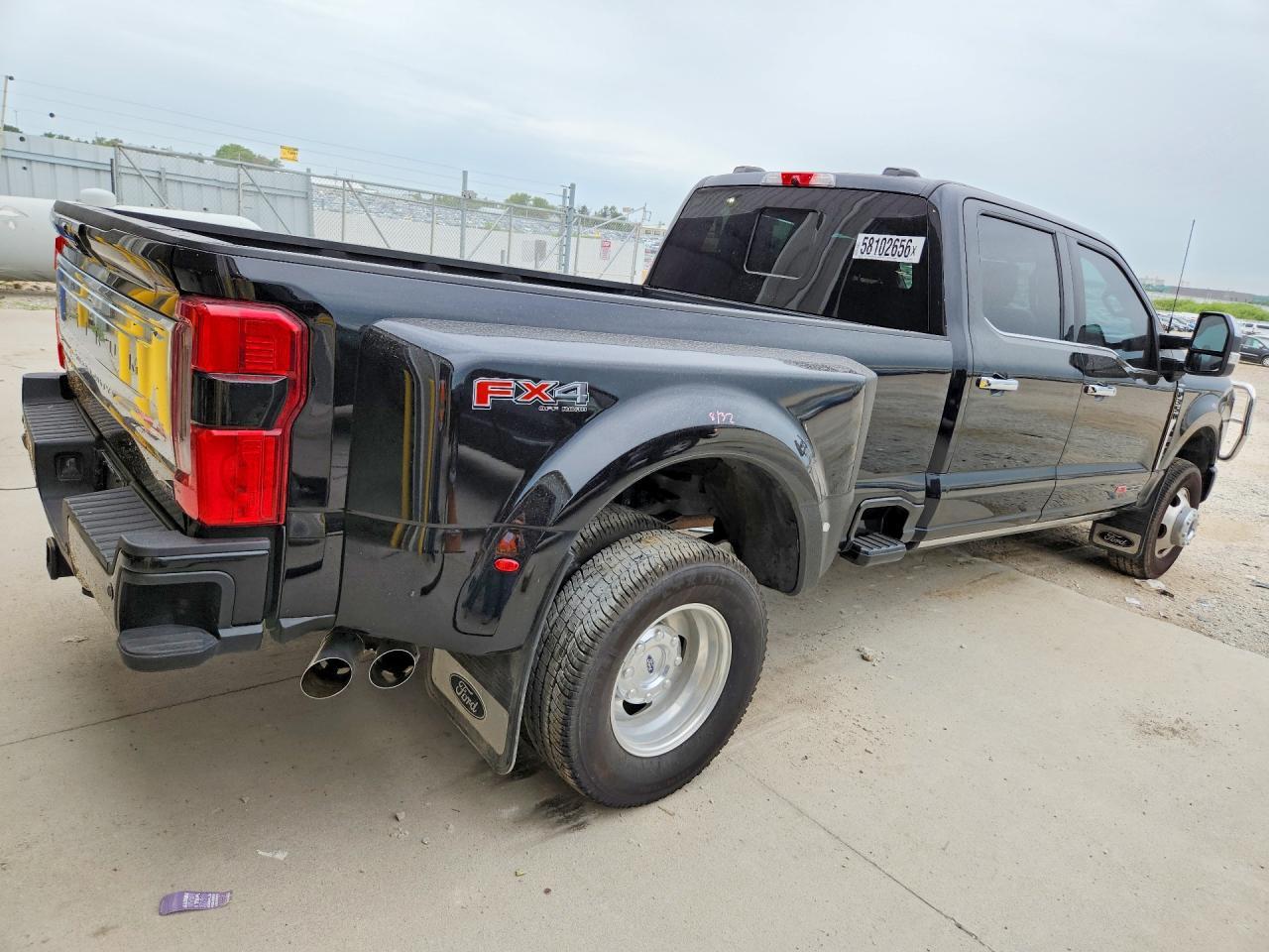 2024 Ford F350 Super Duty - Фото 3